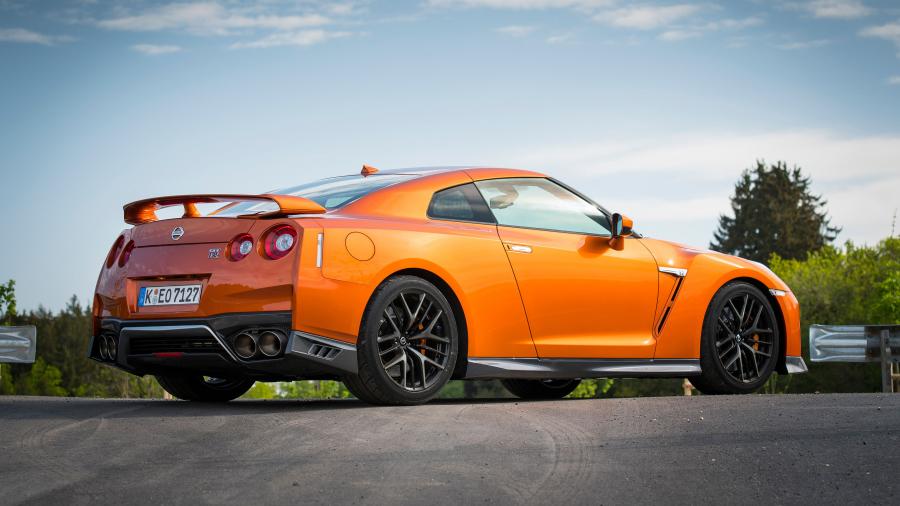  Nissan GT-R 2016 года  (WW) (фото 19 из 40)